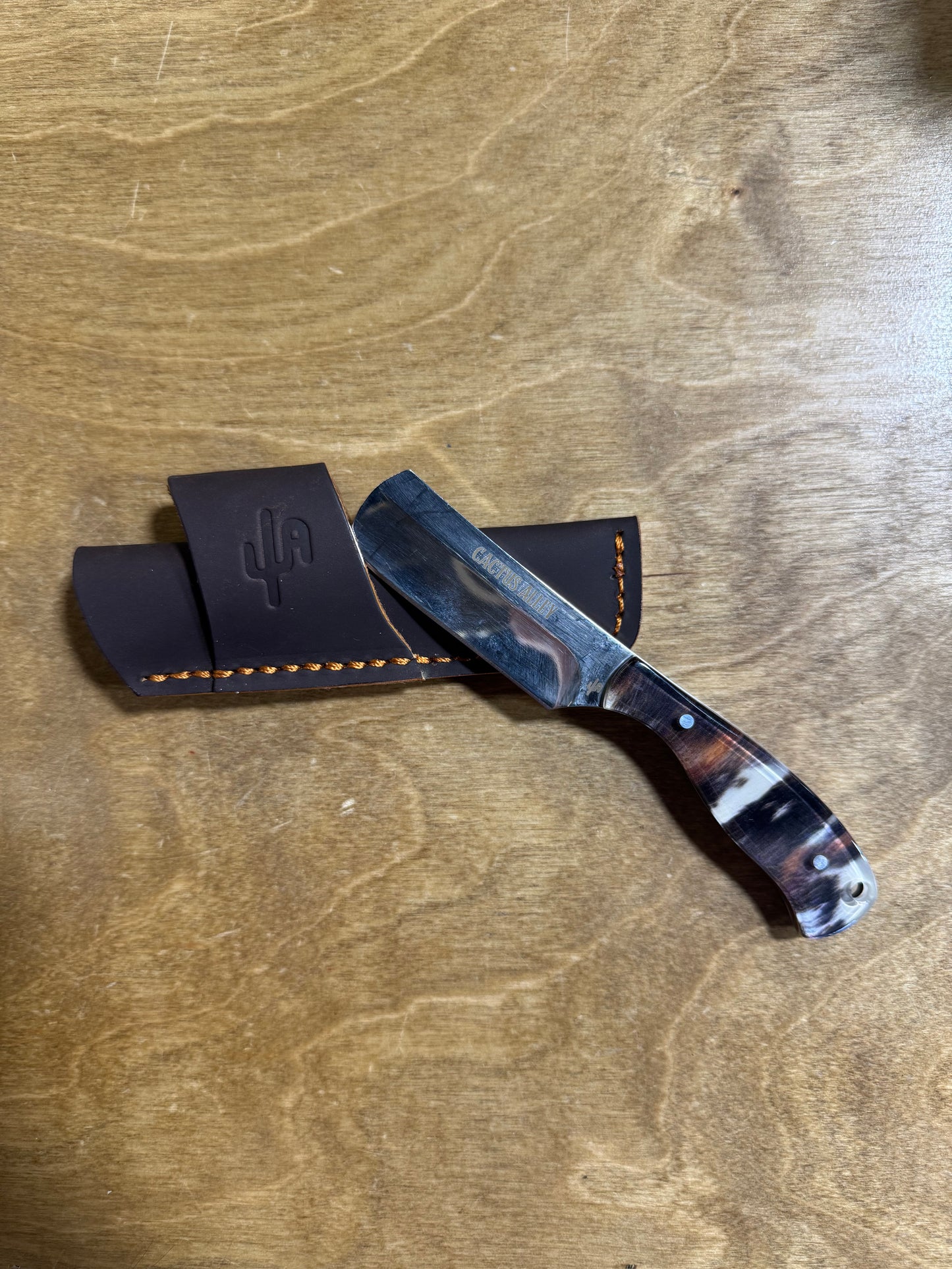 Cactus Alley Cuero Knives