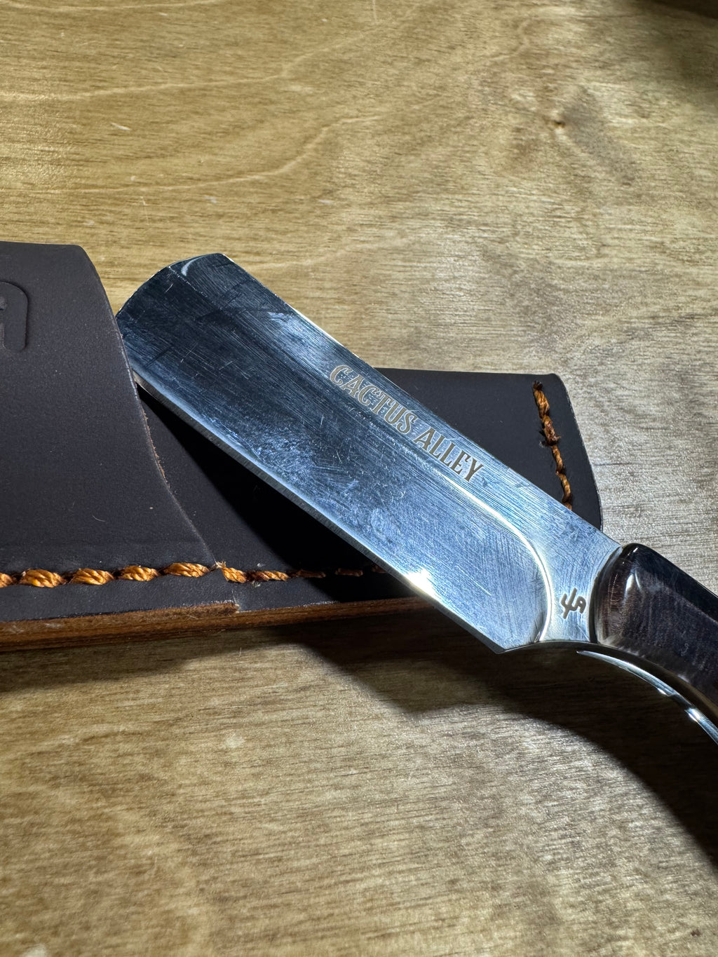 Cactus Alley Cuero Knives