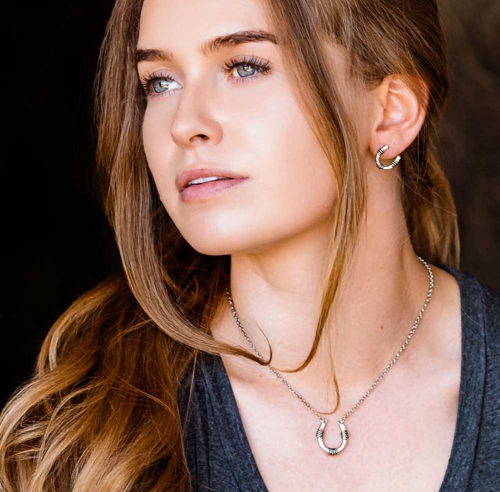 Roped Horseshoe Crystal Jewelry Set