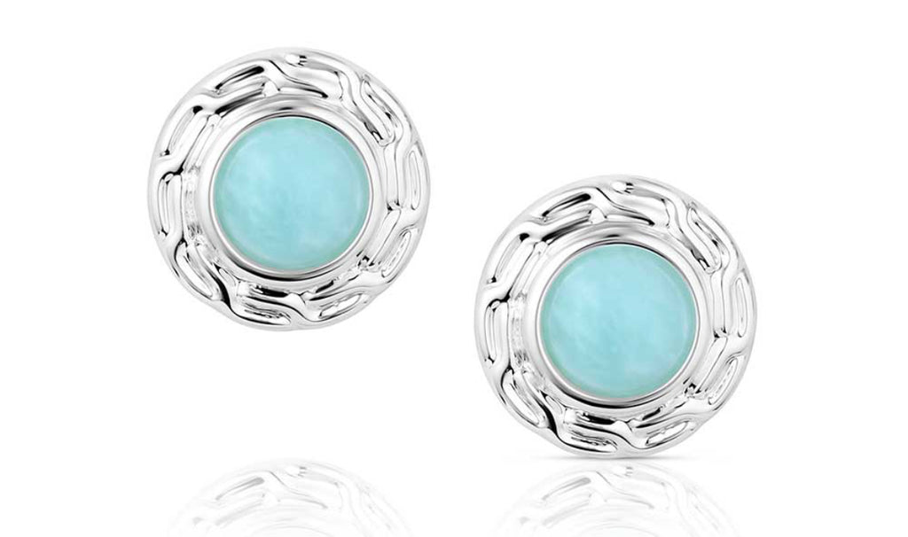 Springtime Embrace Stud