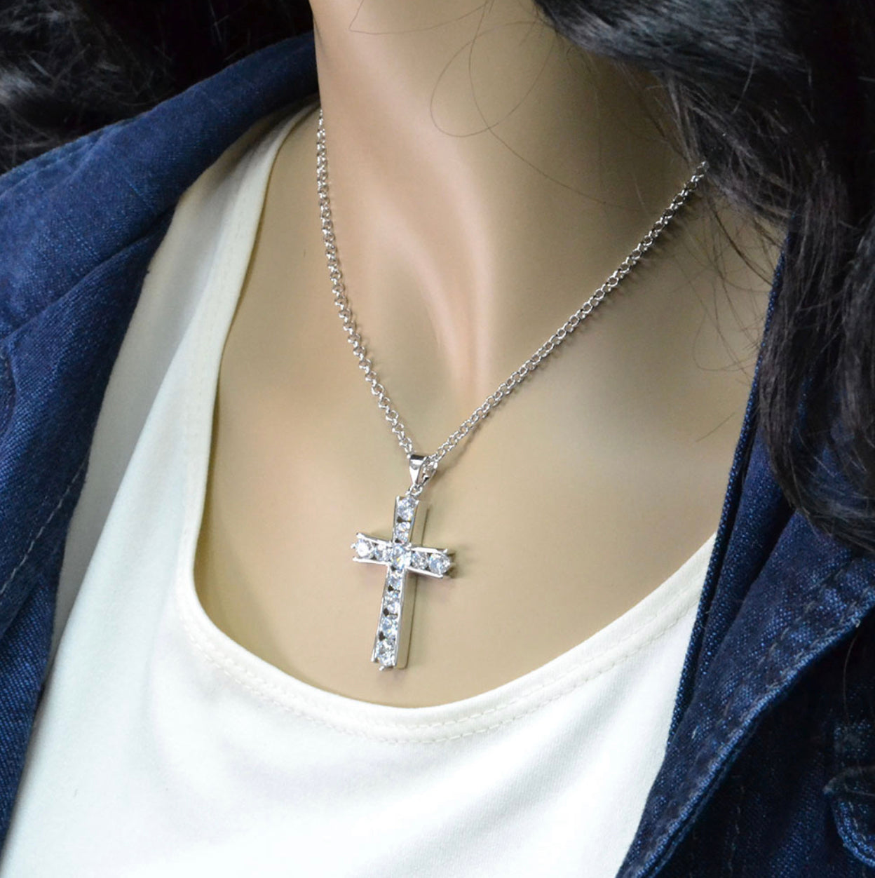 Round Brilliance Cross Necklace (NC3251)