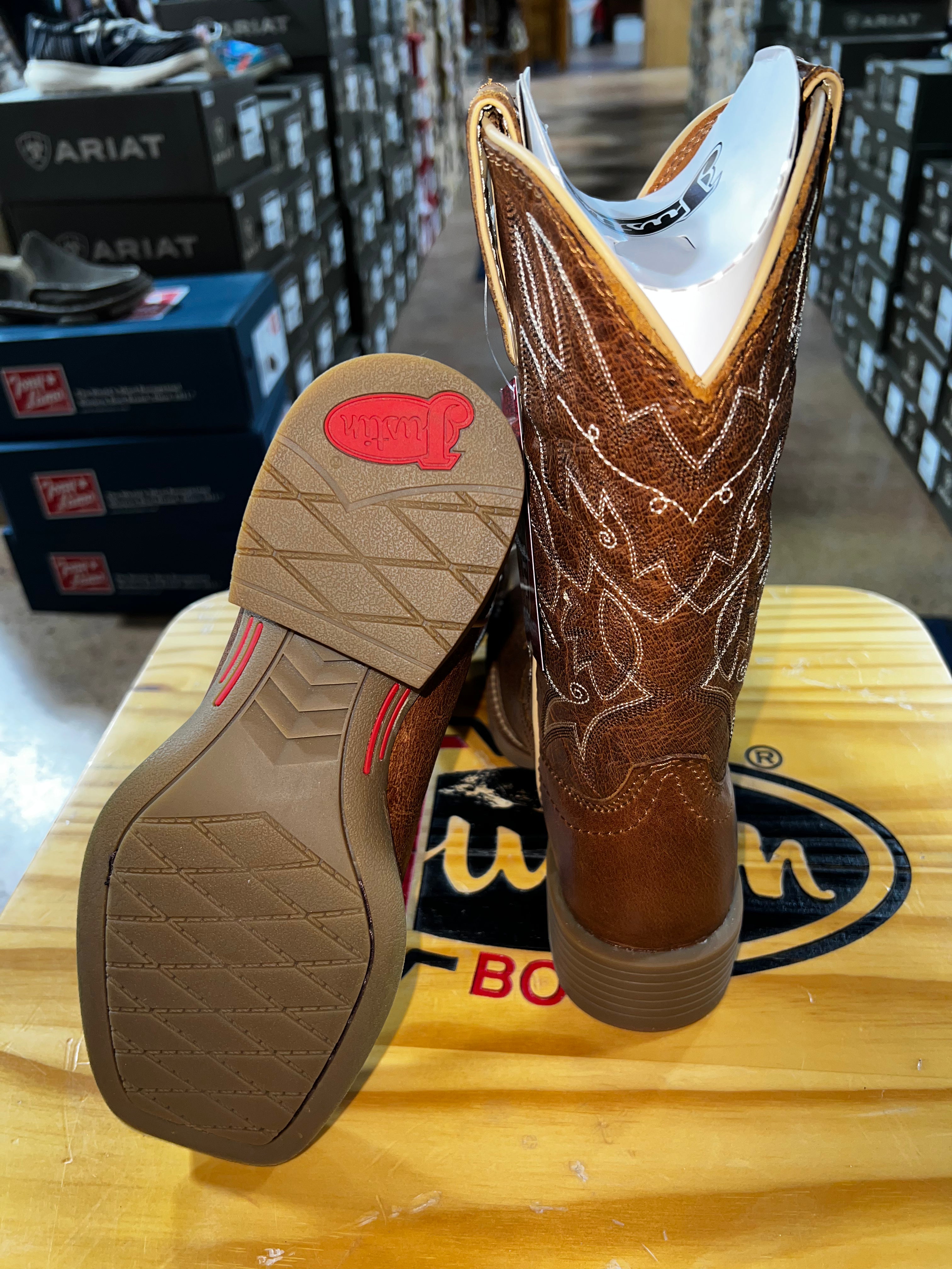 Justin Women’s Halter Roasted Cognac Water Buffalo (SE2800)