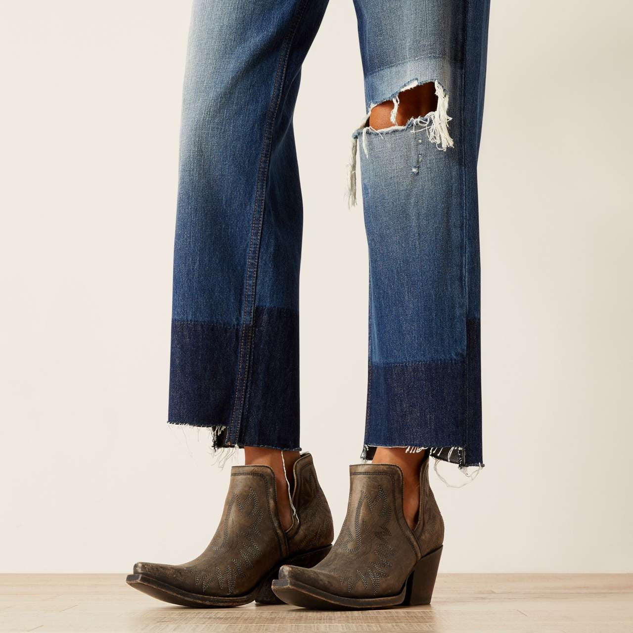 Haiti Tomboy Straight Ultra High Rise Ariat Jeans (1615)