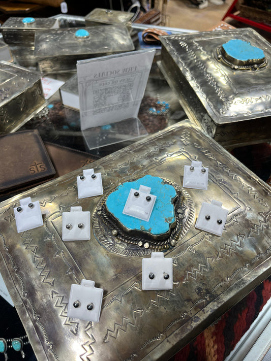 Navajo Pearl Studs