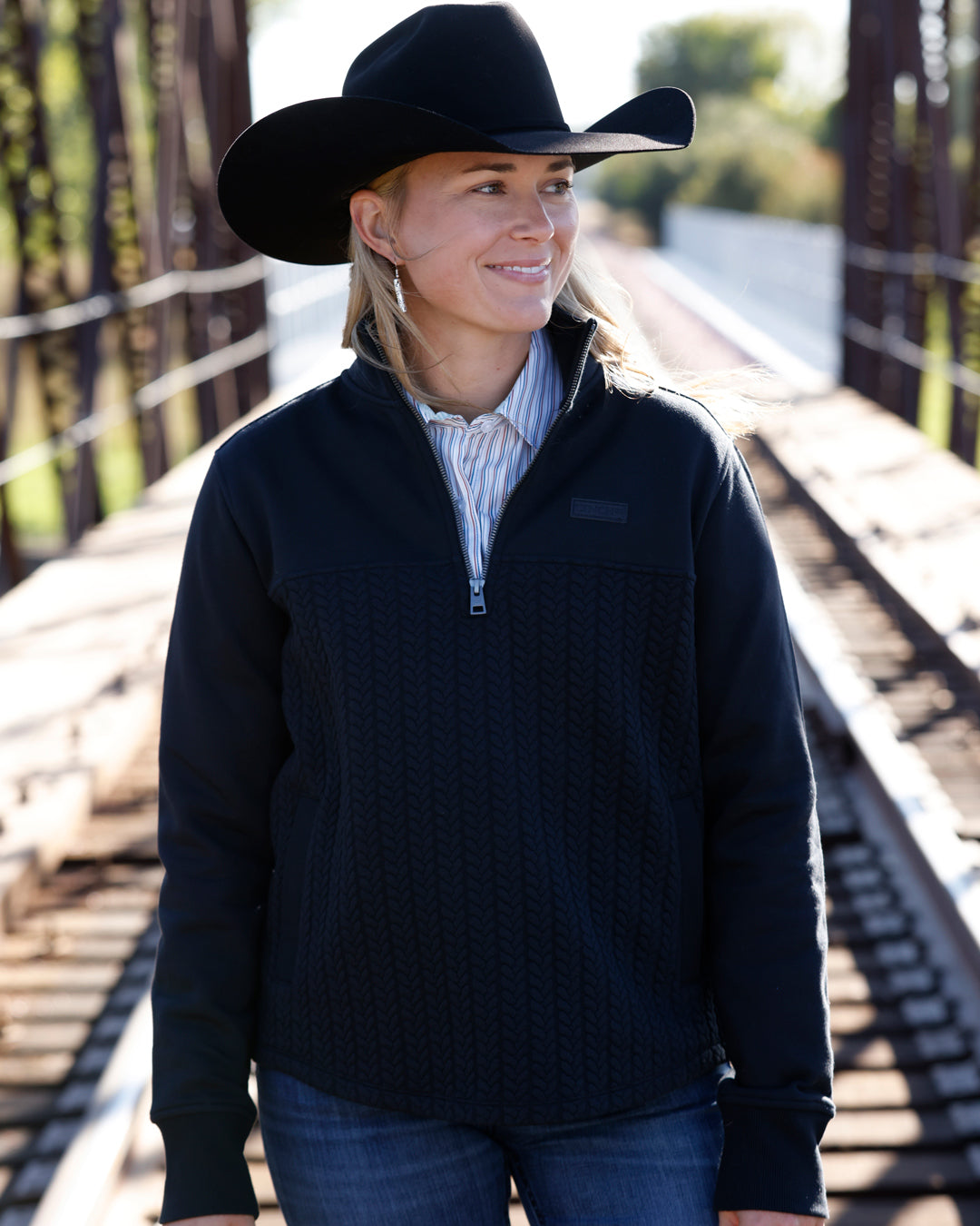 Cinch Women’s Black Pullover