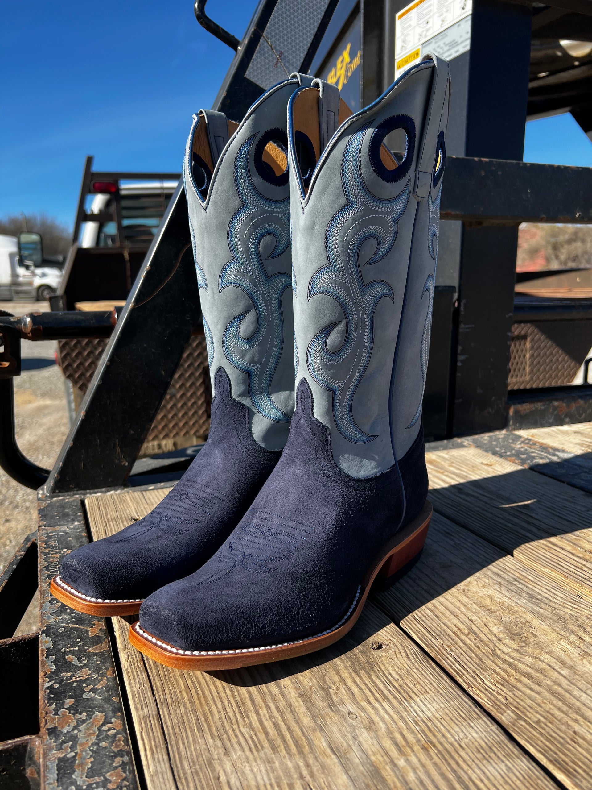 FRYE?Men\'s BLUE SUEDE BOOTS The Sabrina made its debut as Frye main image 4