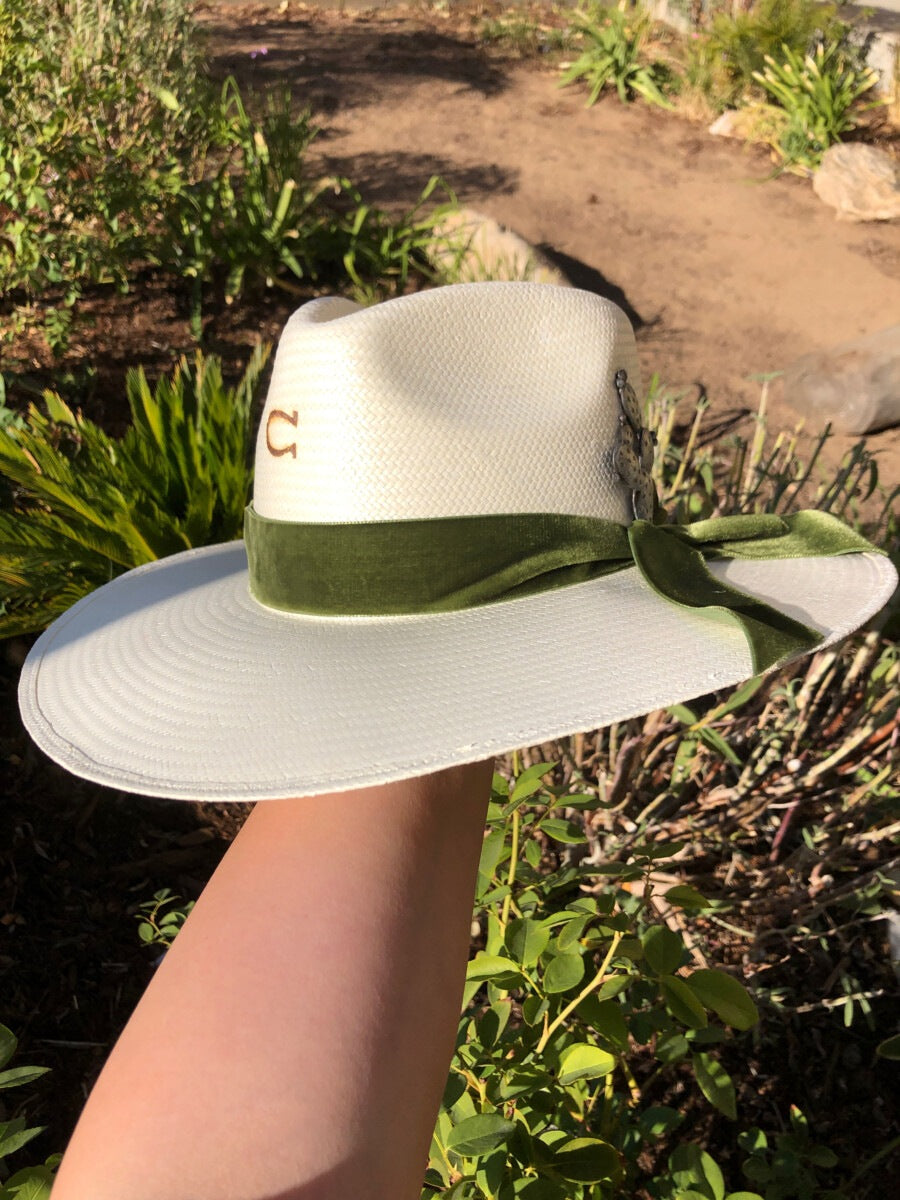 Charlie 1 Horse Hard to Handle Straw