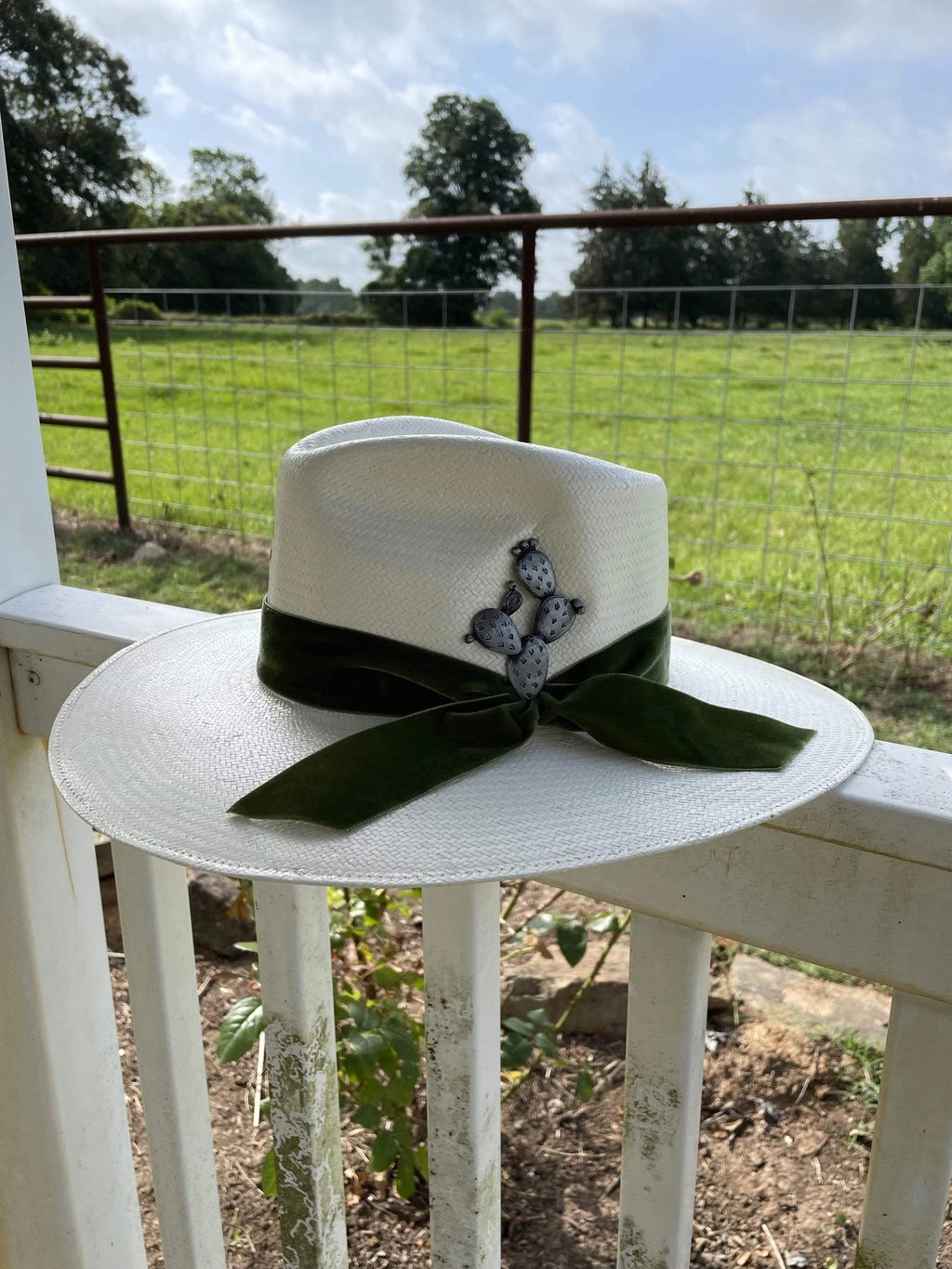 Charlie 1 Horse Hard to Handle Straw