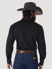 Load image into Gallery viewer, WRANGLER® WESTERN SNAP SHIRT - LONG SLEEVE SOLID BROADCLOTH IN BLACK
