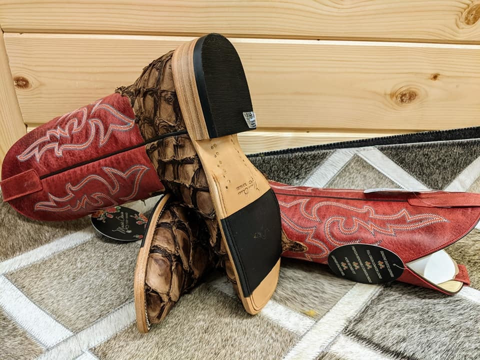 Women's Macie Bean Top Hand Tan Big Bass Red Top Cowgirl Boots (m2007)